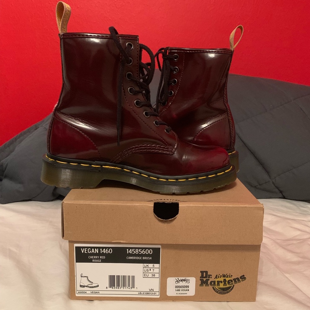 Dr. Martens: Vegan 101 in Cherry Red